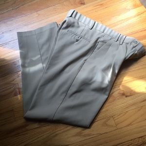 Dockers EUC sz 32x30 golf slacks like new!